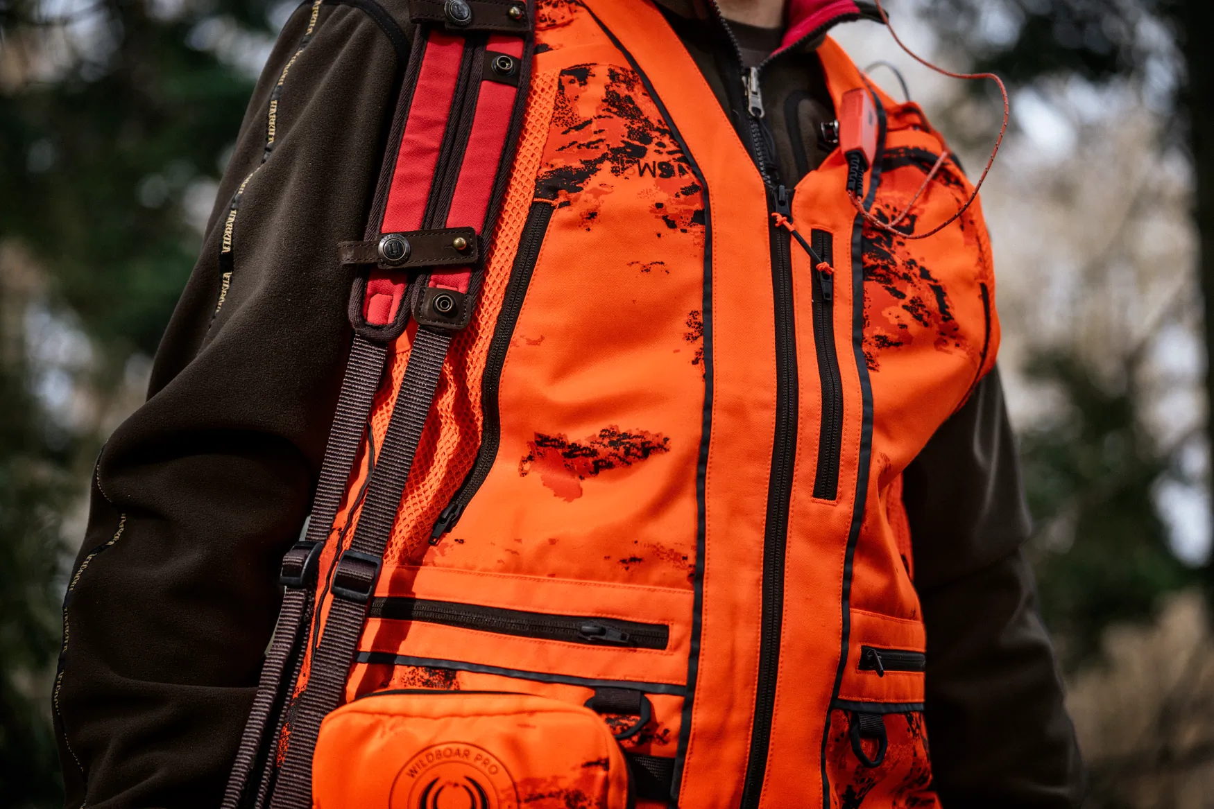 Harkila prsluk Wildboar Pro Blaze camo AXIS MSPCe,boja narandžasta,vel.2XL – Harkila – Lovački Prsluci – slika 5