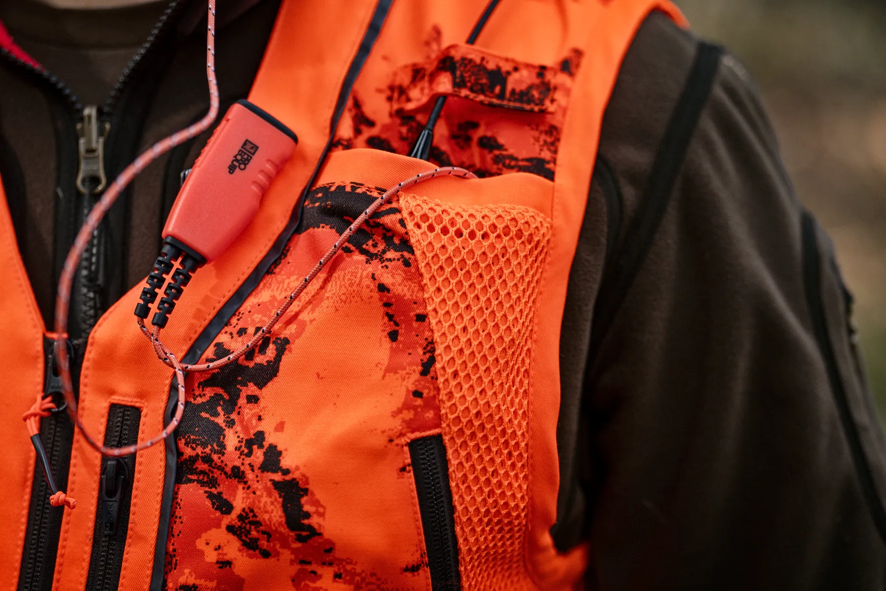 Harkila prsluk Wildboar Pro Blaze camo AXIS MSPCe,boja narandžasta,vel.2XL – Harkila – Lovački Prsluci – slika 3