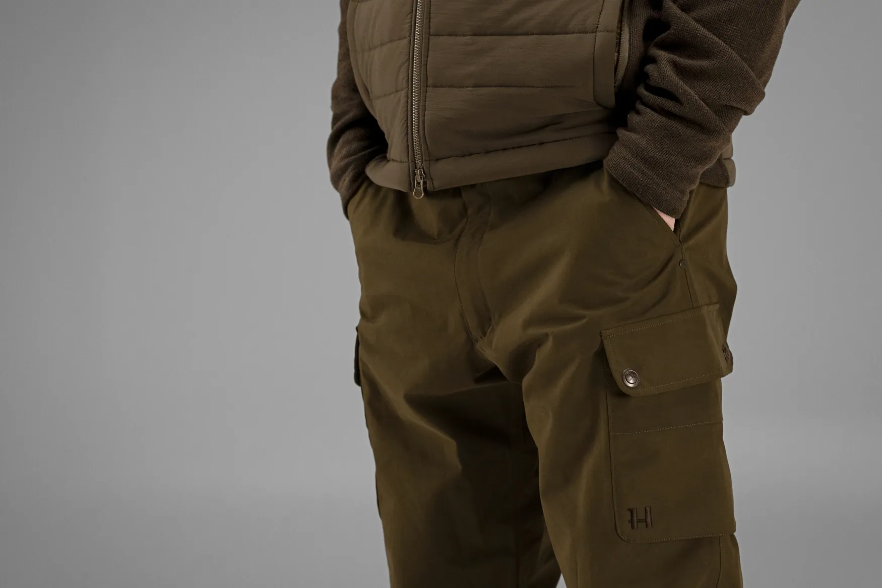 Harkila pantalone Retrieve Light boja Dark warm olive, vel.54 – Harkila – Lovačke Pantalone – slika 3