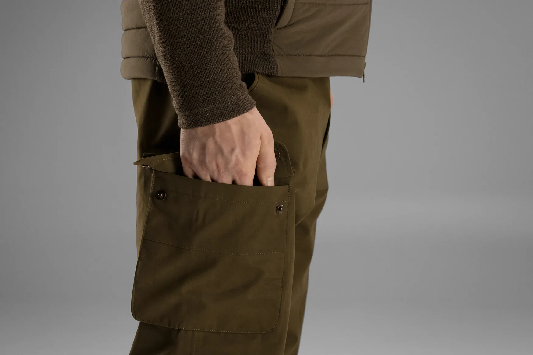 Harkila pantalone Retrieve Light boja Dark warm olive,vel. 52 – Harkila – Lovačke Pantalone – slika 1
