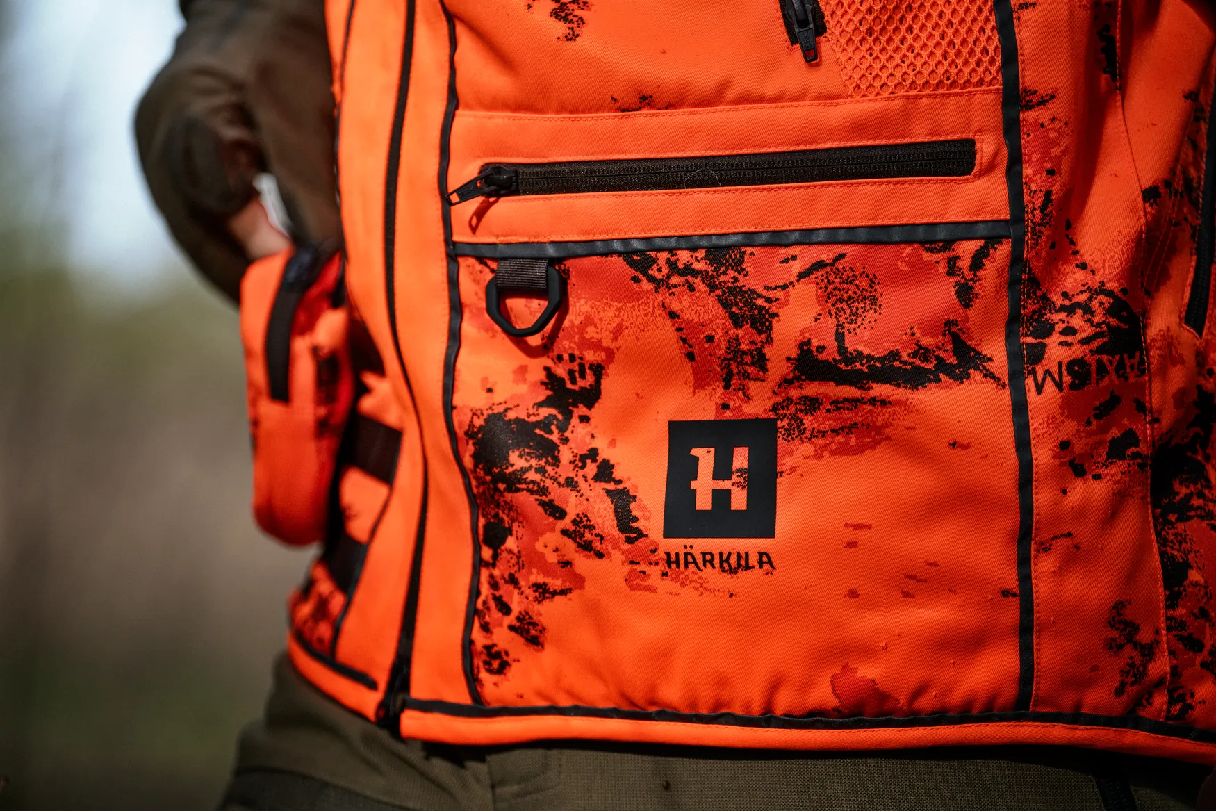 Harkila prsluk Wildboar Pro Blaze camo AXIS MSPCe,boja narandžasta,vel.2XL – Harkila – Lovački Prsluci – slika 6